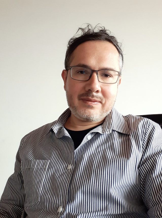 Invitados: Julián Jaramillo Arango. Departamento de Comunicación (PUJ) y William Garibello Sanz. Cabildo Indígena Muisca de Bosa (CIMB).